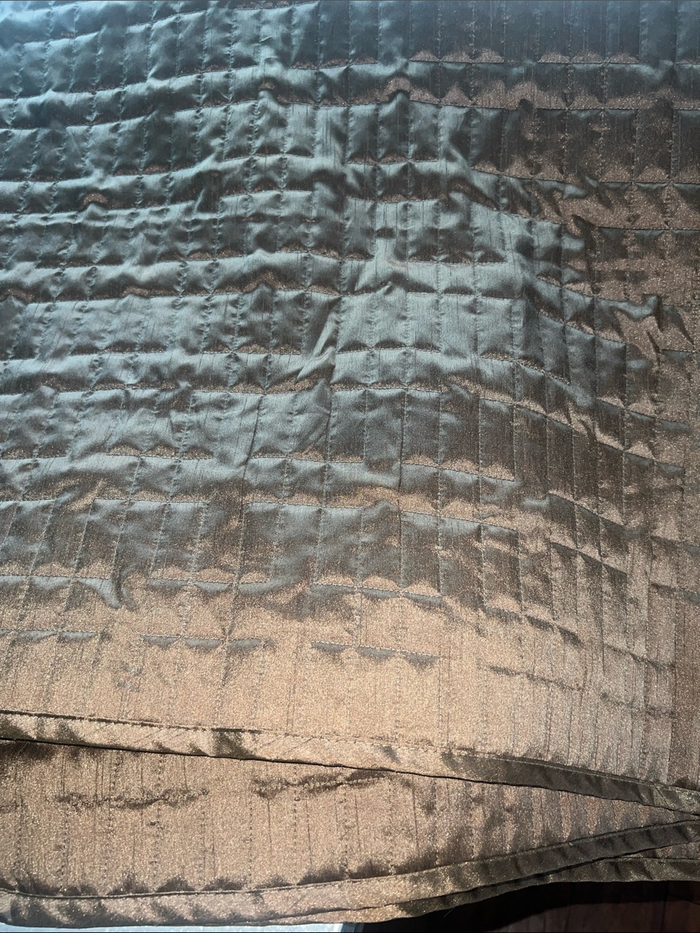 Park Avenue luxury collection Quilted beown Bedspread. Queen .